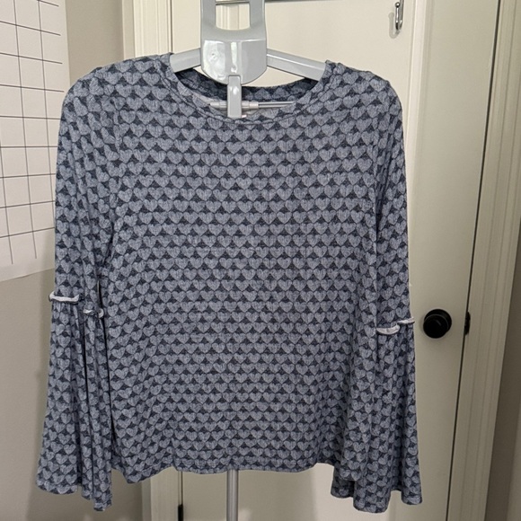 LC Lauren Conrad Navy heart Patterned trumpet sleeve Blouse - Picture 1 of 9